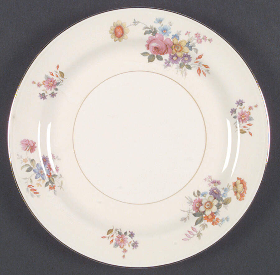 N1581 Dinner Plate by Homer Laughlin -1