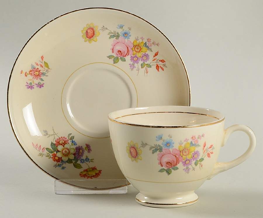 N1581 Footed Cup & Saucer Set by Homer Laughlin -1