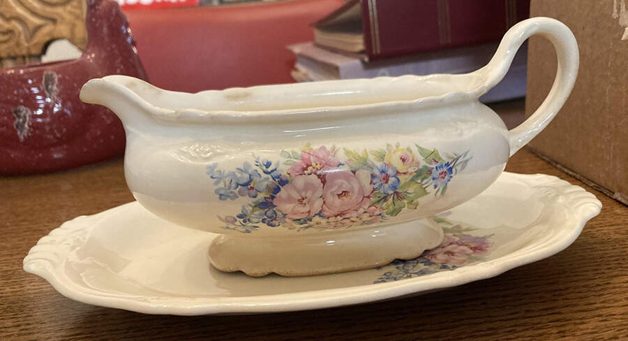 Nosegay Gravy Boat & Underplate by Homer Laughlin -1