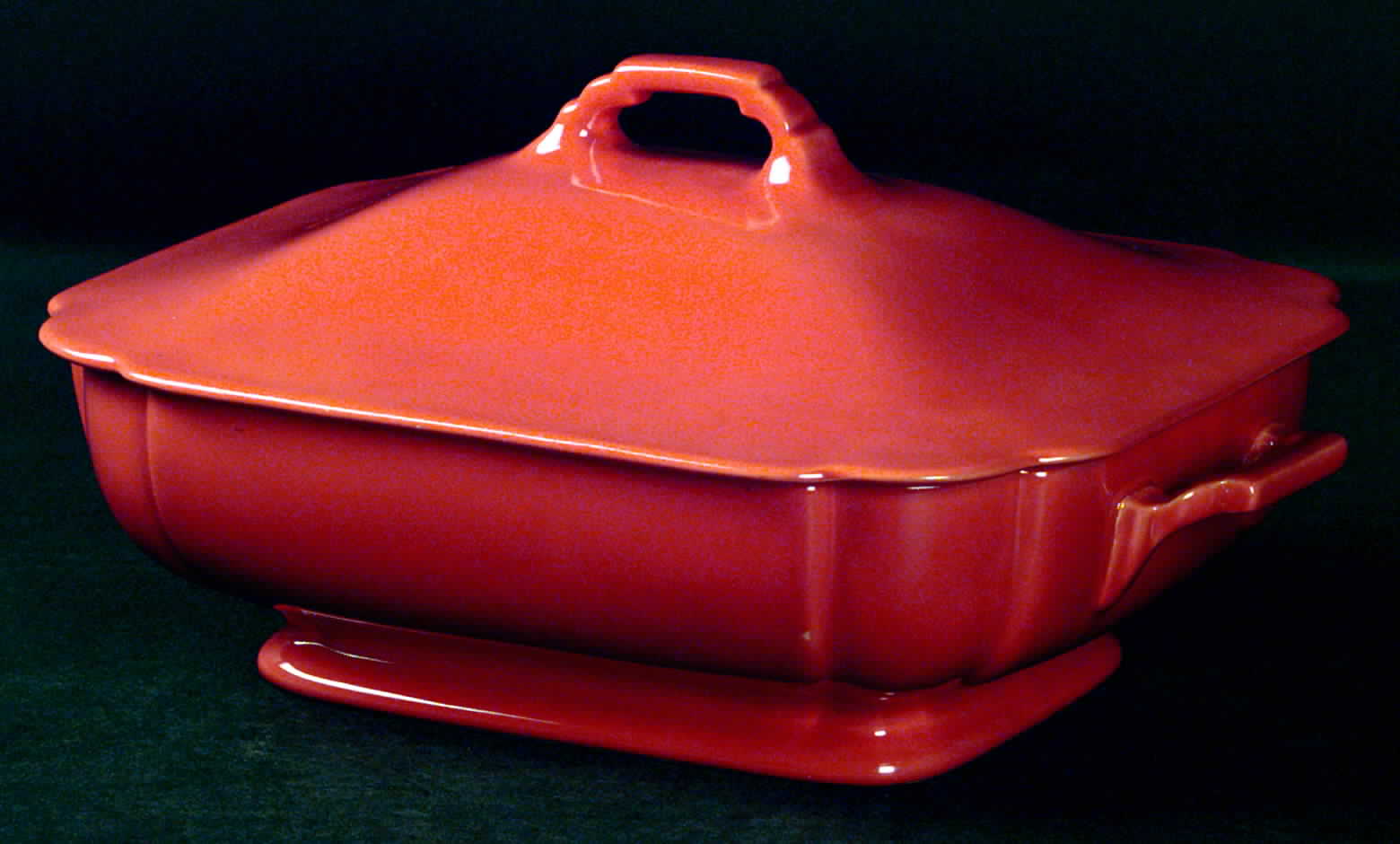 Riviera Red 1.5 Quart Oval Covered Casserole by Homer Laughlin -1