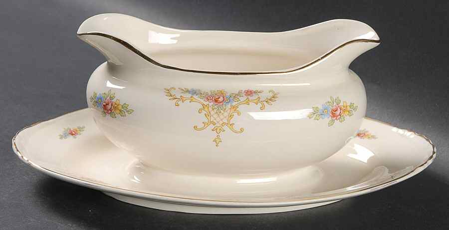 Rochelle Gravy Boat with Attached Underplate by Homer Laughlin -1