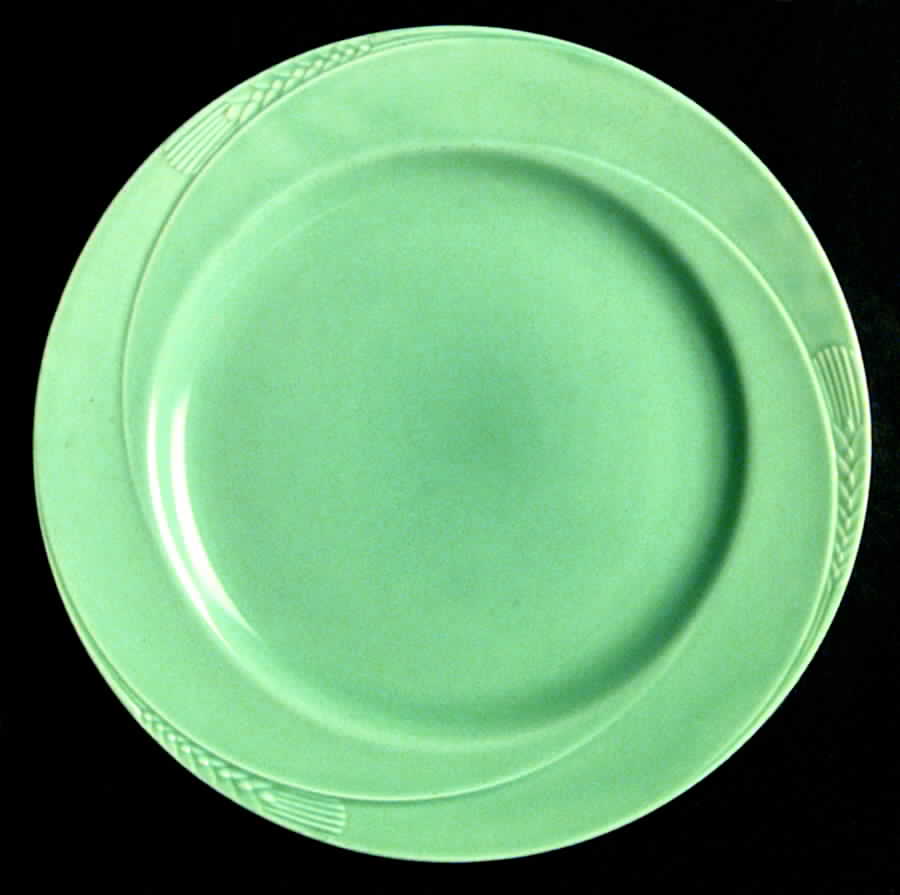 Serenade Green Dinner Plate by Homer Laughlin -1