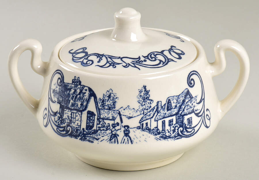 Shakespeare Country Blue (Scrolls) Sugar Bowl & Lid by Homer Laughlin -1