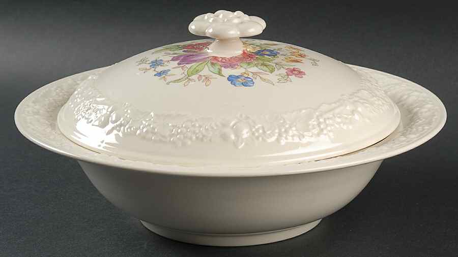 TH11 Round Covered Vegetable by Homer Laughlin -1