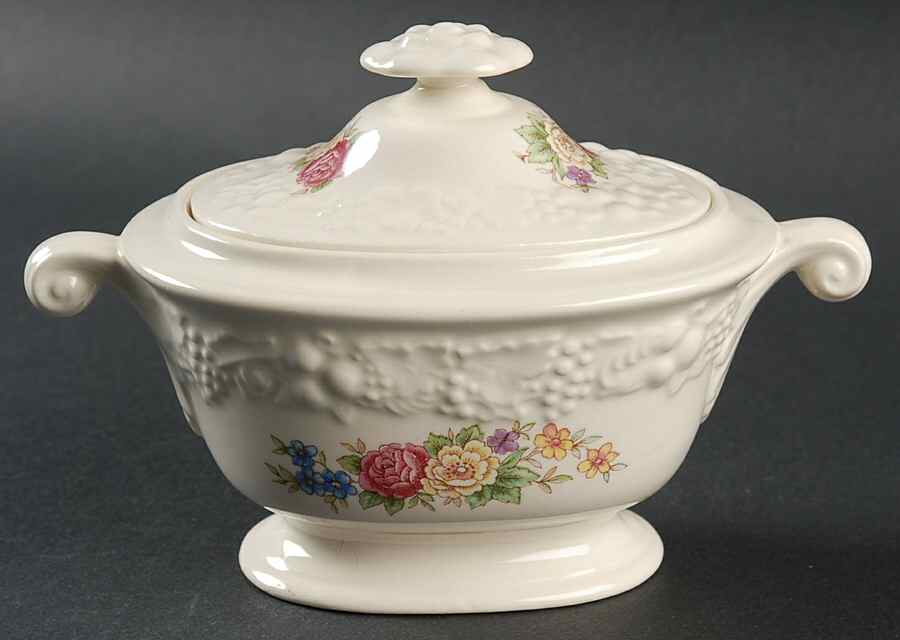 TH11 Sugar Bowl & Lid by Homer Laughlin -1