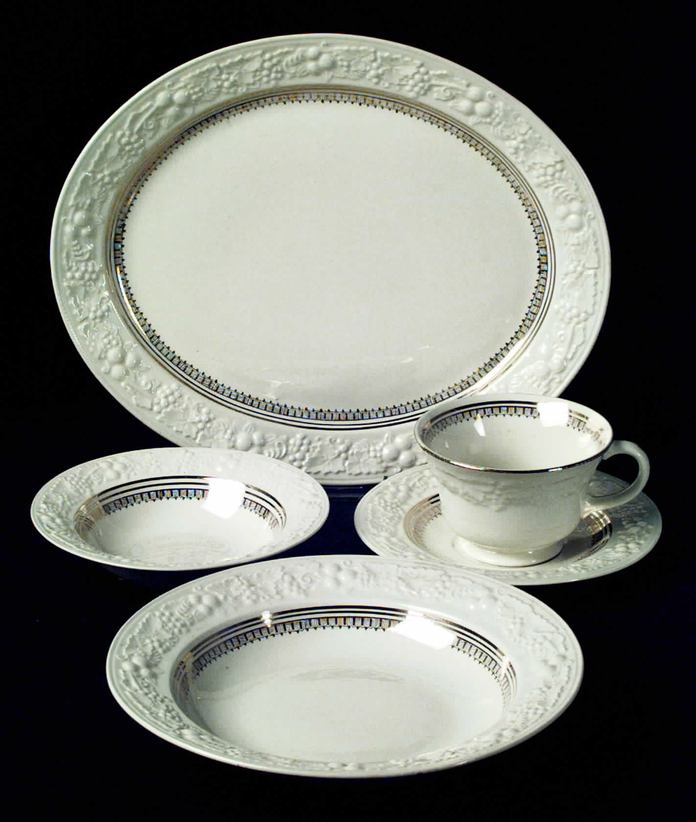 TH14 Gold 13" Oval Serving Platter by Homer Laughlin -1
