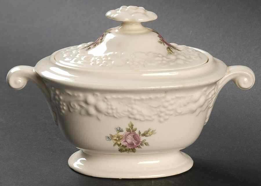 TH26 Sugar Bowl & Lid by Homer Laughlin -1