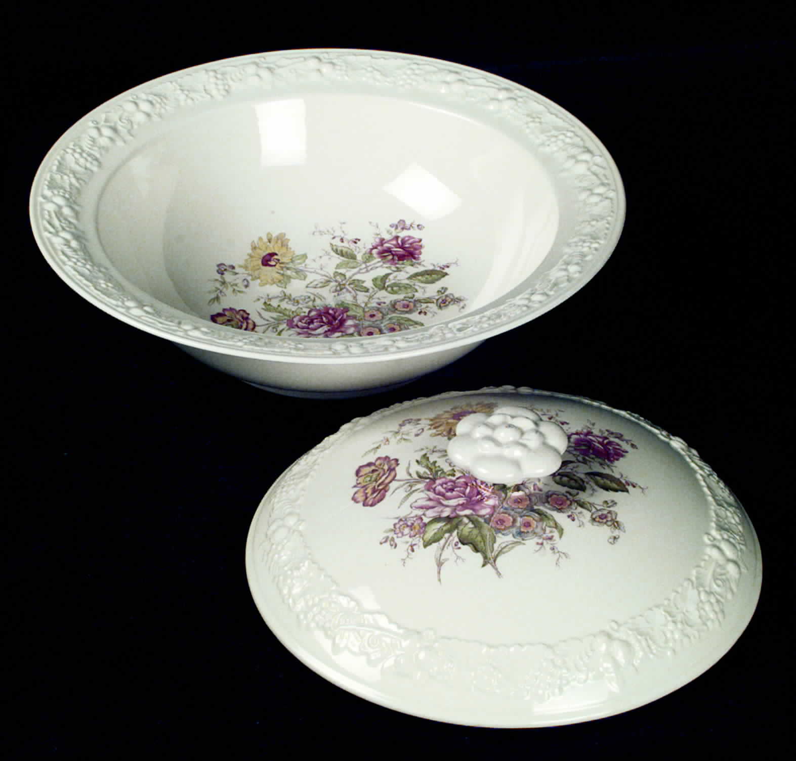 TH6 Round Covered Vegetable by Homer Laughlin -1