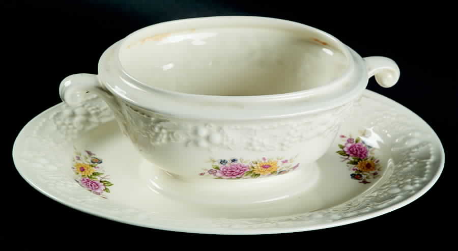 TH6 Gravy Boat with Attached Underplate by Homer Laughlin -1