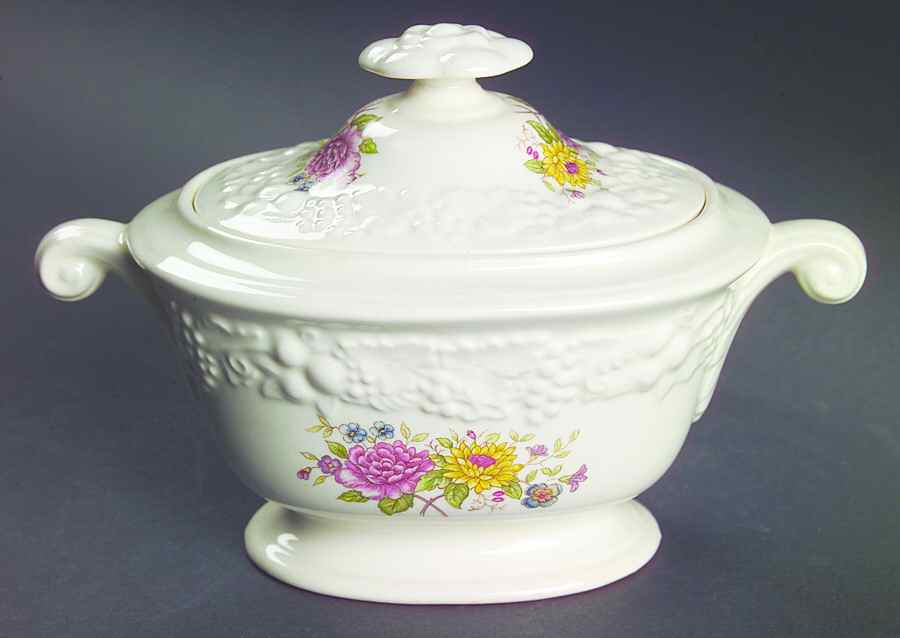 TH6 Sugar Bowl & Lid by Homer Laughlin -1