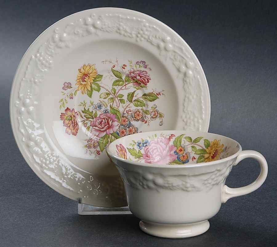TH6 Footed Cup & Saucer Set by Homer Laughlin -1