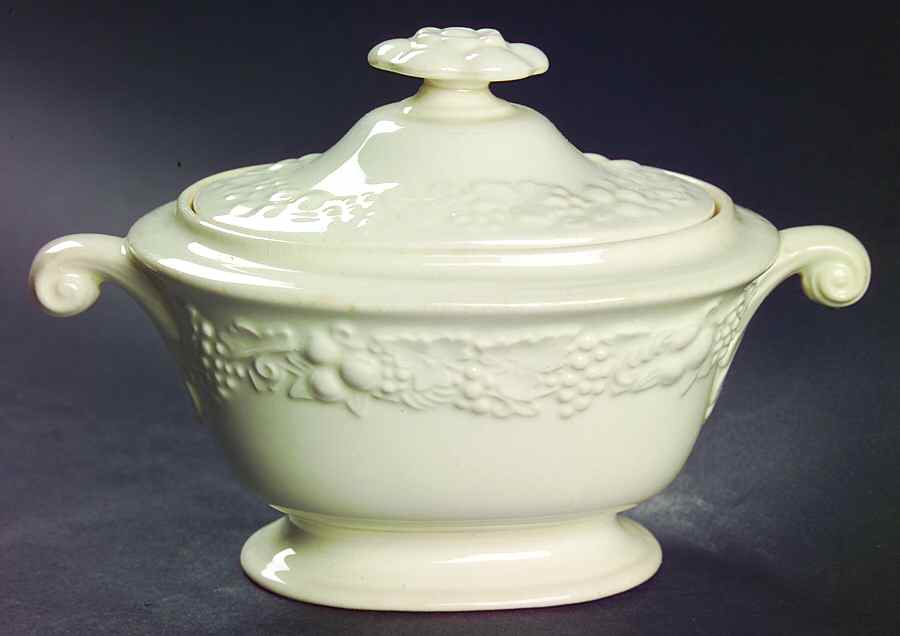 Theme Off White (Eggshell) Sugar Bowl & Lid by Homer Laughlin -1