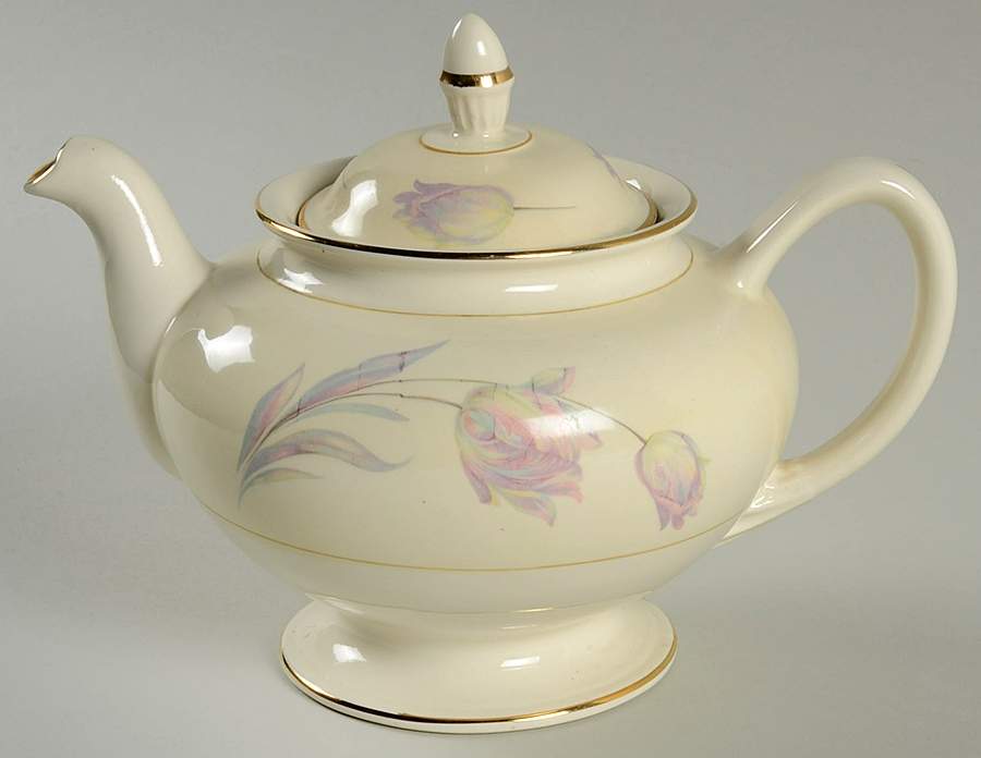 Tulip (Eggshell Nautilus) Teapot & Lid by Homer Laughlin -1