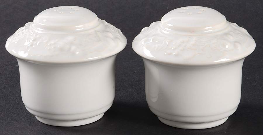 Vintage Salt & Pepper Set by Homer Laughlin -1
