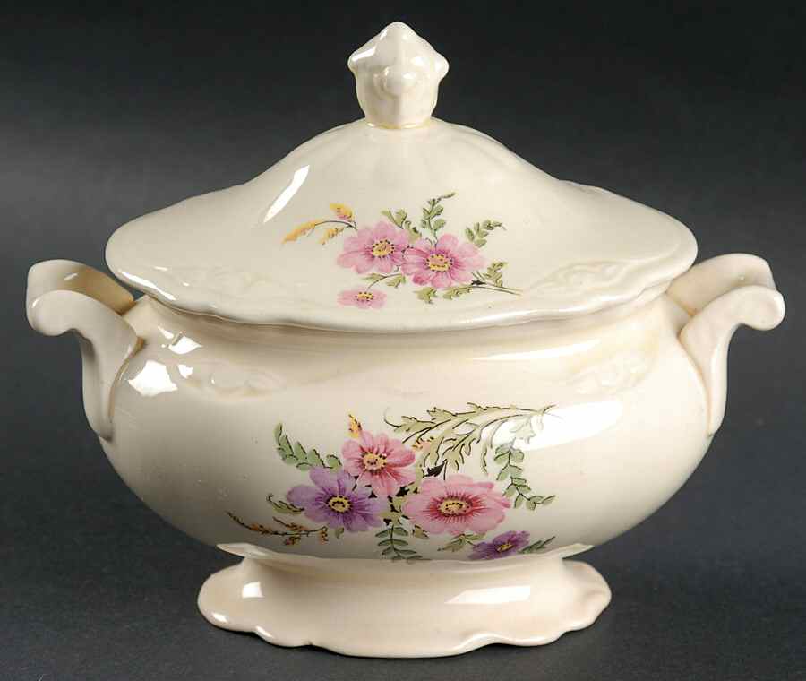 VR135 Sugar Bowl & Lid by Homer Laughlin -1