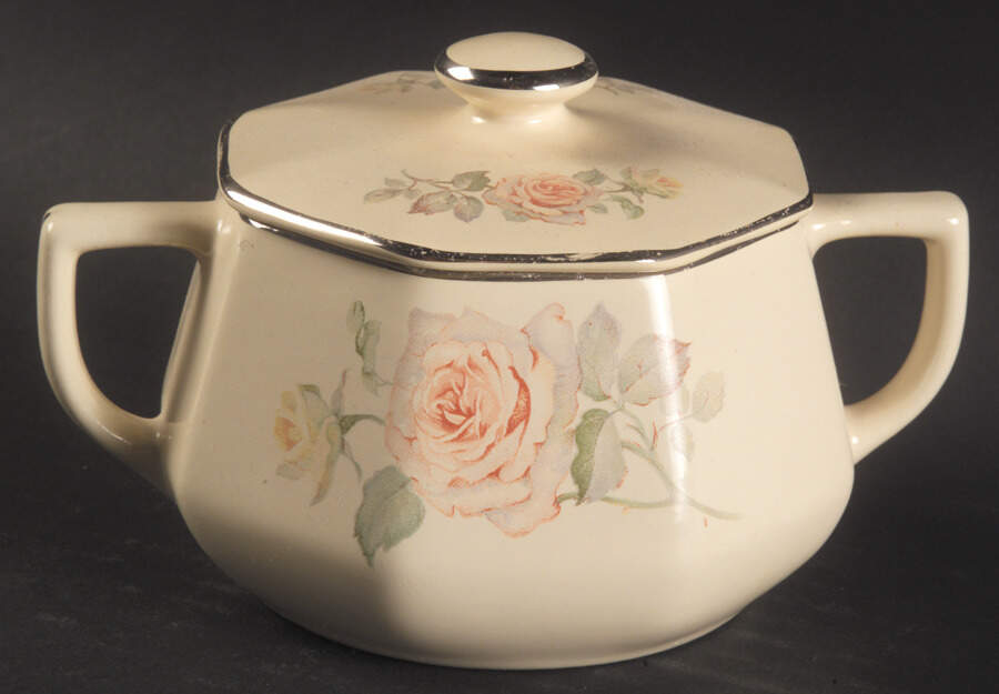 W132 Sugar Bowl & Lid by Homer Laughlin -1