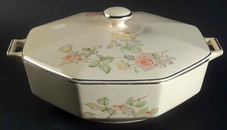 W132 Octagonal Covered Vegetable by Homer Laughlin -1