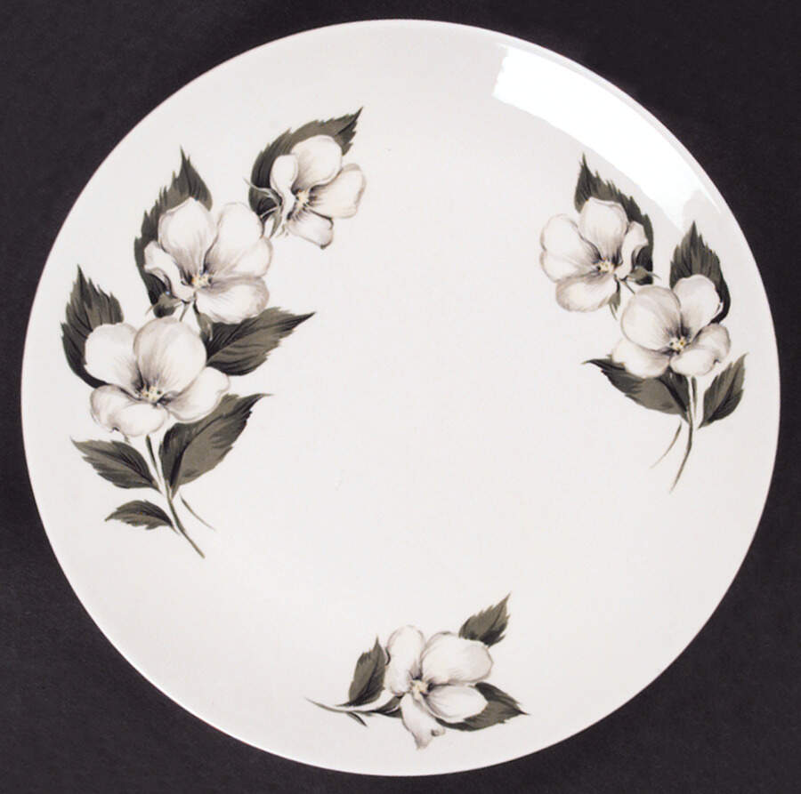 White Flower Luncheon Plate by Homer Laughlin -1