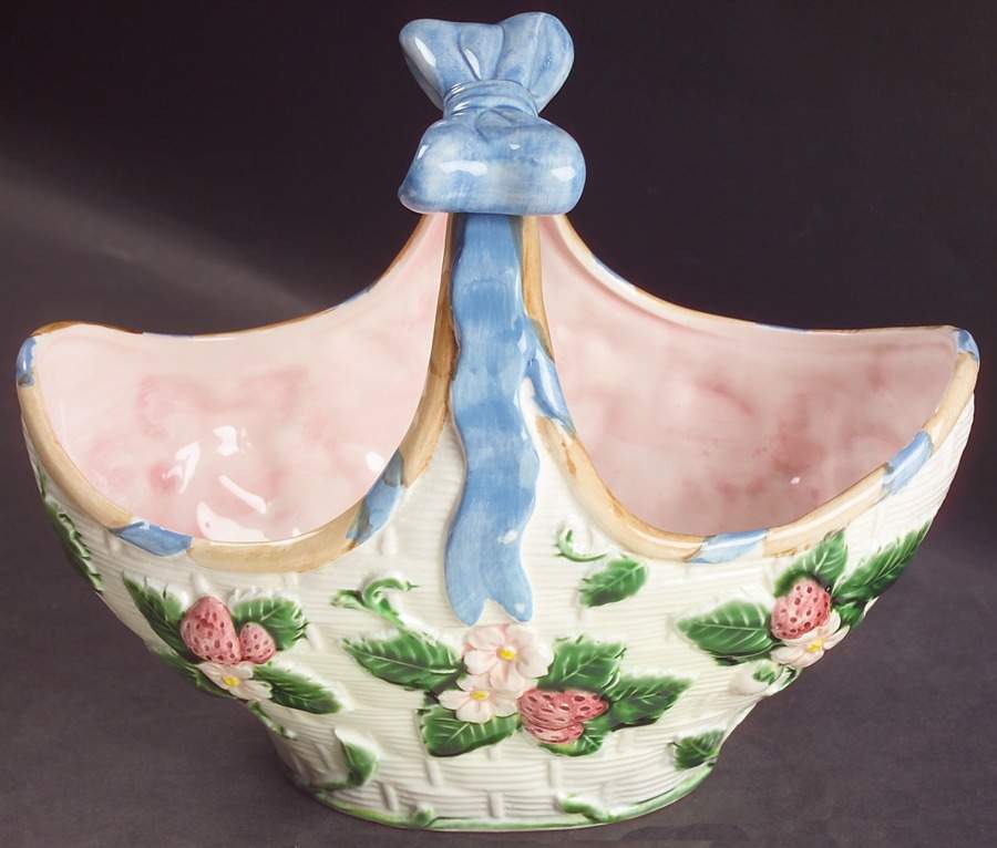 Ribbon & Bow 9" Handled Basket by Haldon-1