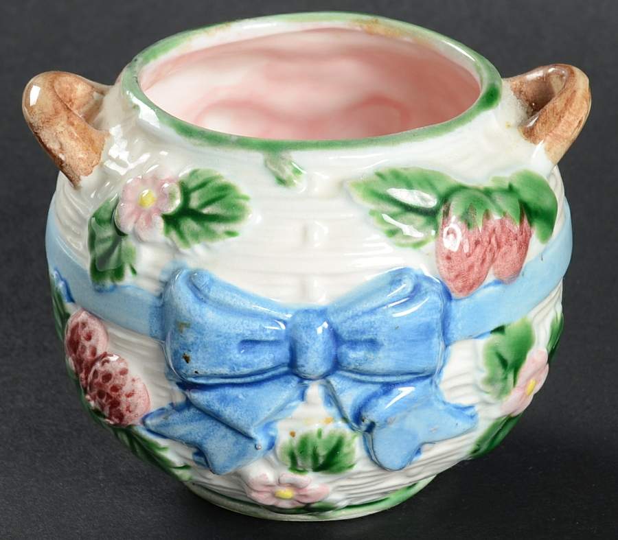 Ribbon & Bow Strawberry Basket-Open Sugar by Haldon-1