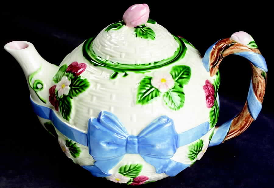 Ribbon & Bow Teapot & Lid by Haldon-1