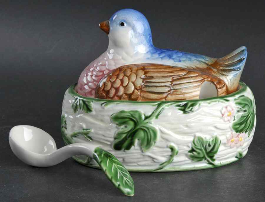Ribbon & Bow Sauce Boat & Lid by Haldon-1