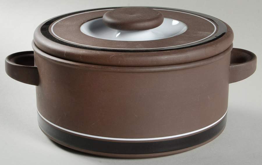 Contrast 1.75 Qt Round Covered Casserole by Hornsea-1