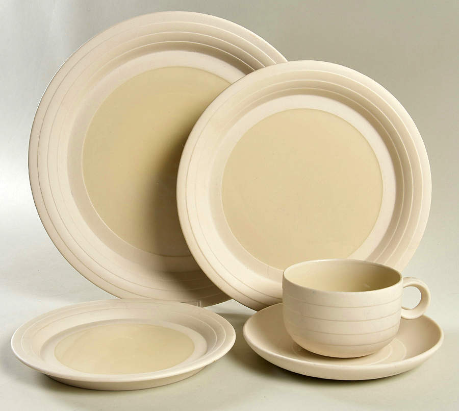 Concept 5 Piece Place Setting by Hornsea-1
