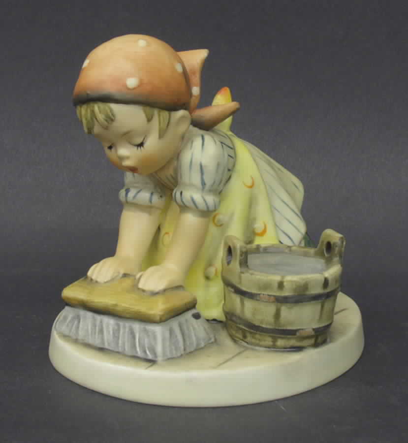 Big Housecleaning Tm5-Big Housecleaning - No Box by M.I. Hummel-1