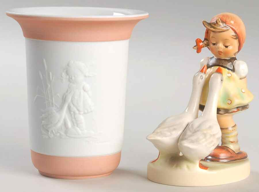 Goose Girl Tm7-Goose Girl With Vase Set - Boxed by M.I. Hummel-1