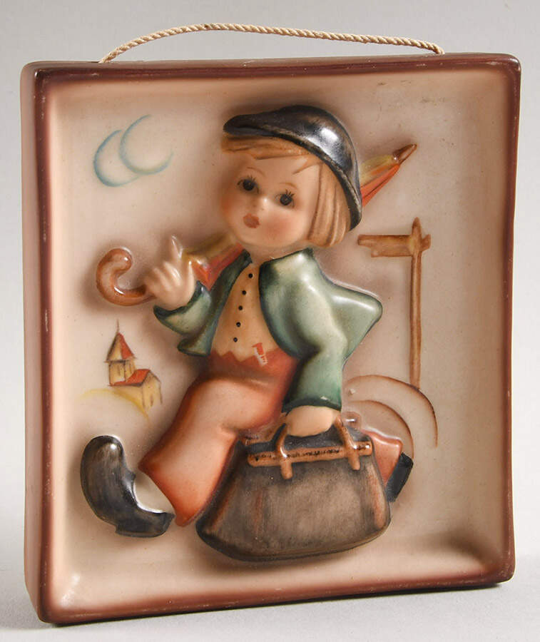 Merry Wanderer Wall Plaque Tm1 Merry Wanderer Plaque - No Box by M.I. Hummel-1