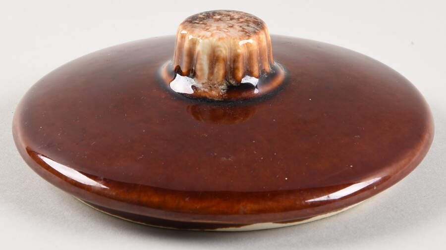 Brown Drip (House and Garden, Mirror Brown) Lid for Bean Pot by Hull-1