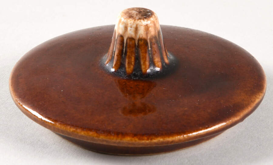 Brown Drip (House and Garden, Mirror Brown) Lid for Individual Bean Pot by Hull-1