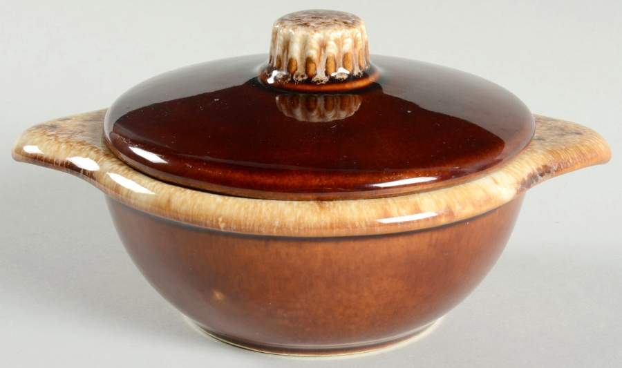 Brown Drip (House and Garden, Mirror Brown) Covered Onion Soup by Hull-1