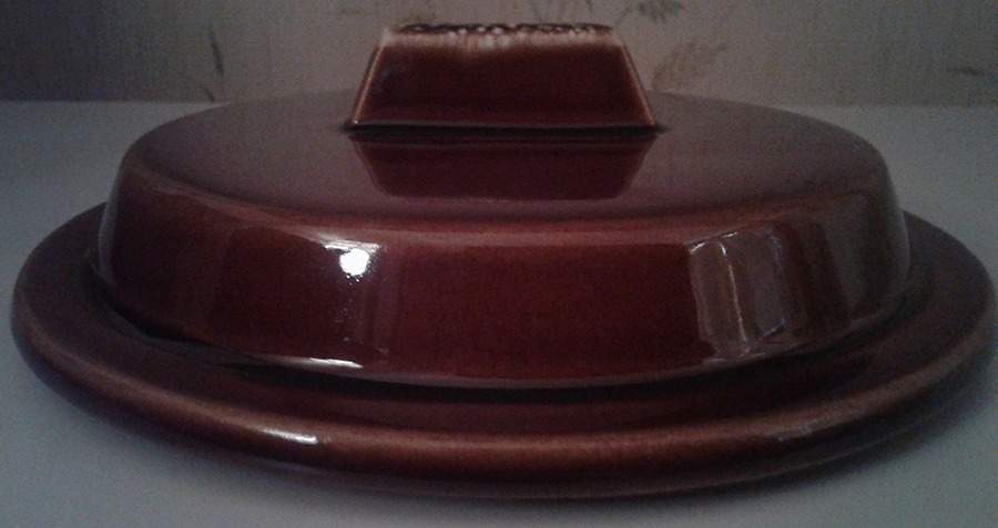 Brown Drip (House and Garden, Mirror Brown) Lid for 1 Qt Round Casserole by Hull-1