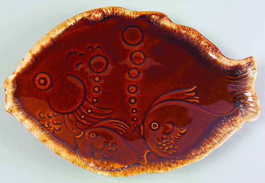 Brown Drip (House and Garden, Mirror Brown) Fish Plate by Hull-1