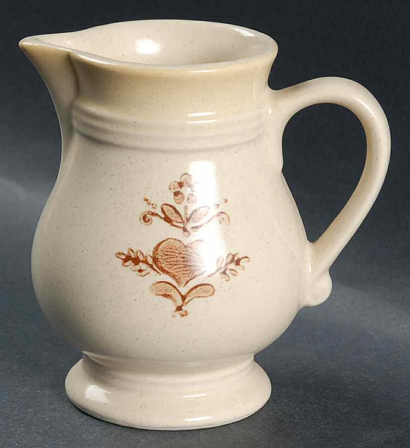 Heartland Creamer by Hull-1