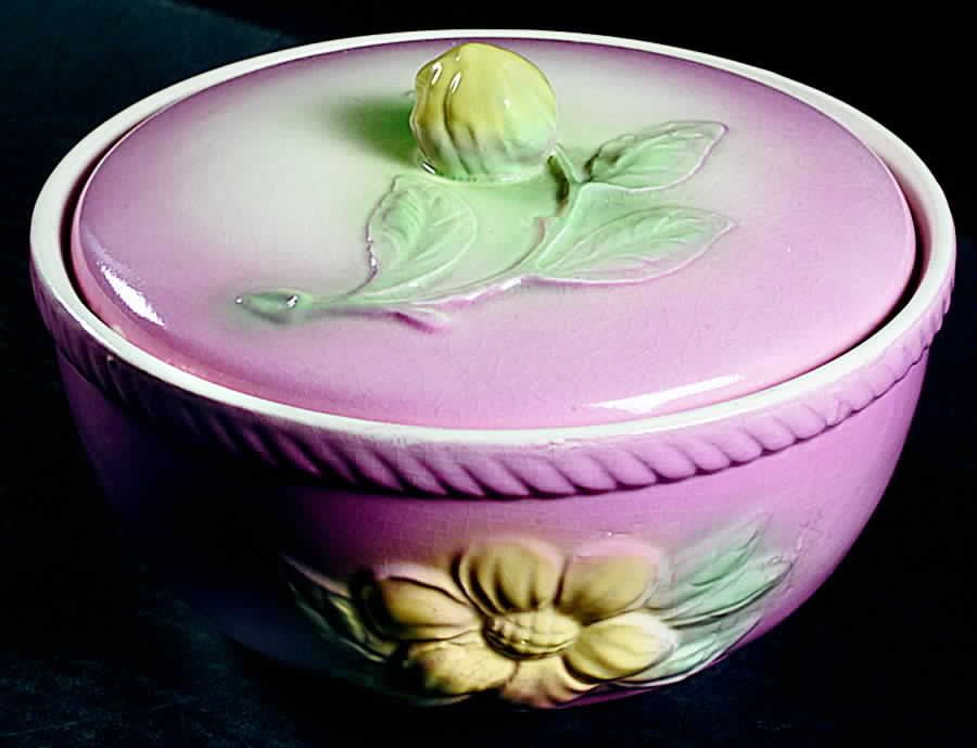 Sun Glow Pink 1.25 Qt Round Covered Casserole by Hull-1