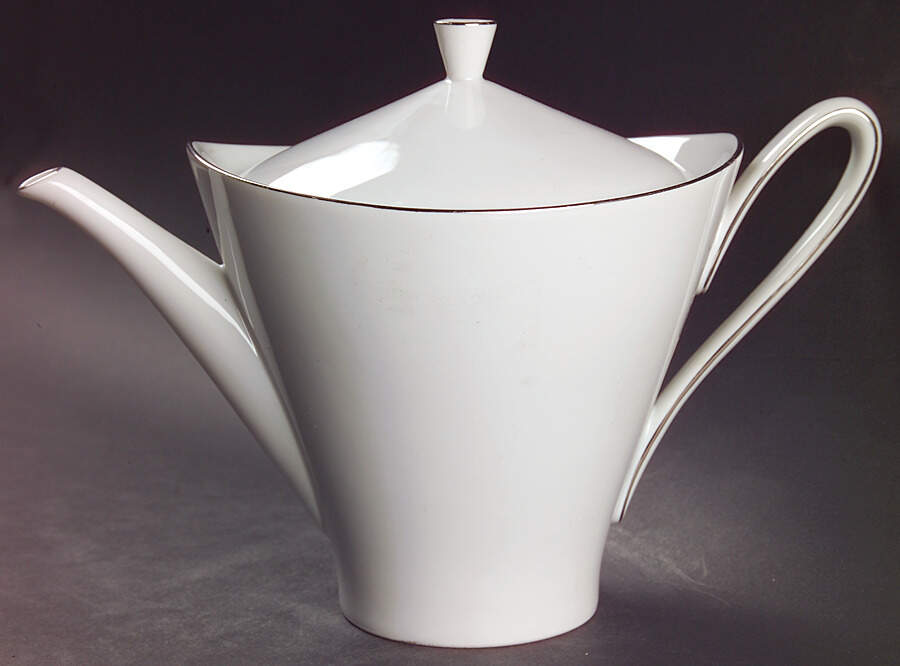 03738 Teapot & Lid by Hutschenreuther-1
