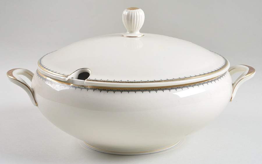 1367 Tureen &  Lid by Hutschenreuther-1