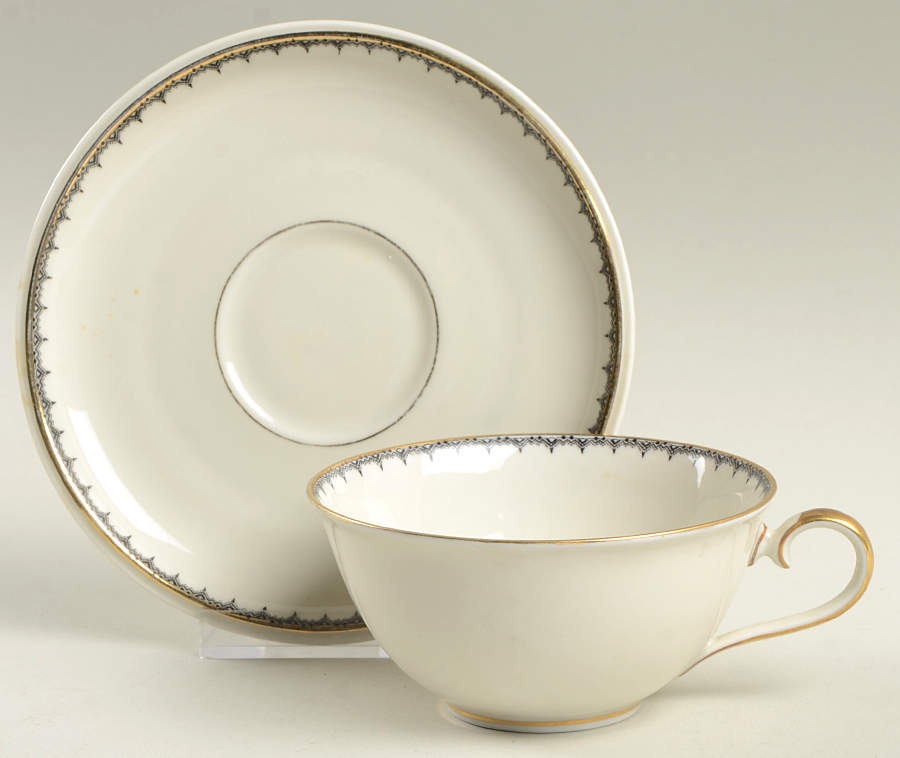 1367 Flat Cup & Saucer Set by Hutschenreuther-1