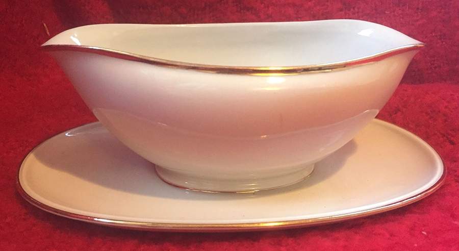 1685 Gravy Boat with Attached Underplate by Hutschenreuther-1