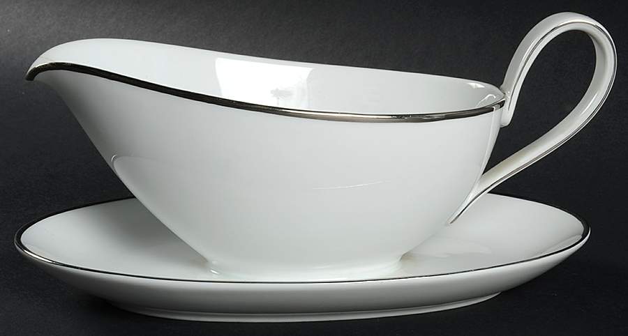 8930 Gravy Boat with Attached Underplate by Hutschenreuther-1