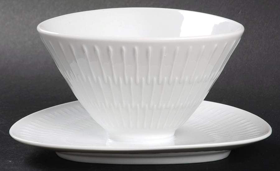 Apart Gravy Boat with Attached Underplate by Hutschenreuther-1