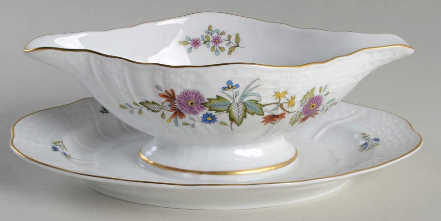 Bellevue Gravy Boat with Attached Underplate by Hutschenreuther-1