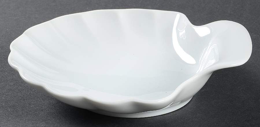 Bianca (Tavola Line) 6" Shell Shaped Dish by Hutschenreuther-1
