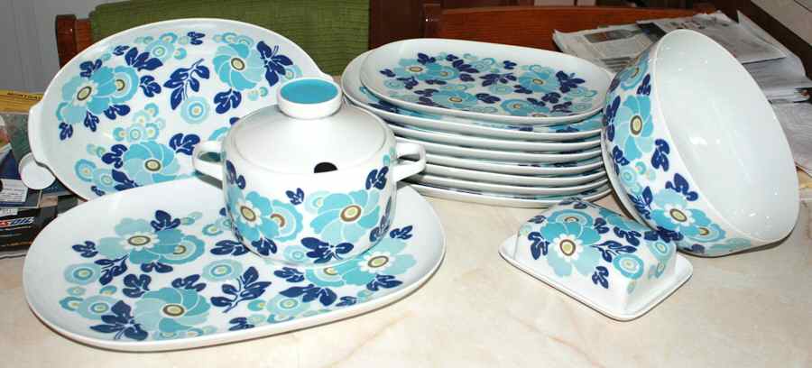 Blue Flower 1 Qt Round Covered Casserole by Hutschenreuther-1