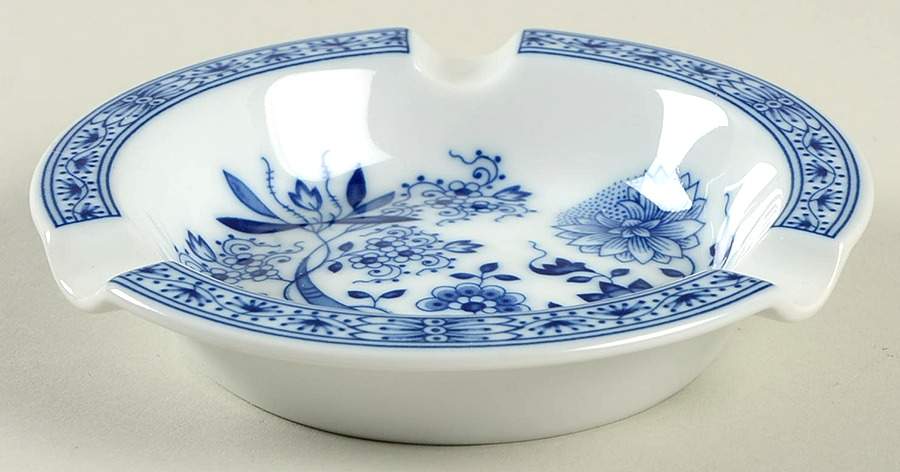 Blue Onion Small Ashtray by Hutschenreuther-1