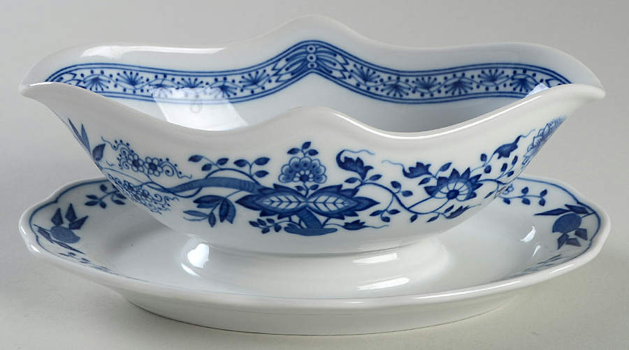 Blue Onion Gravy Boat with Attached Underplate by Hutschenreuther-1
