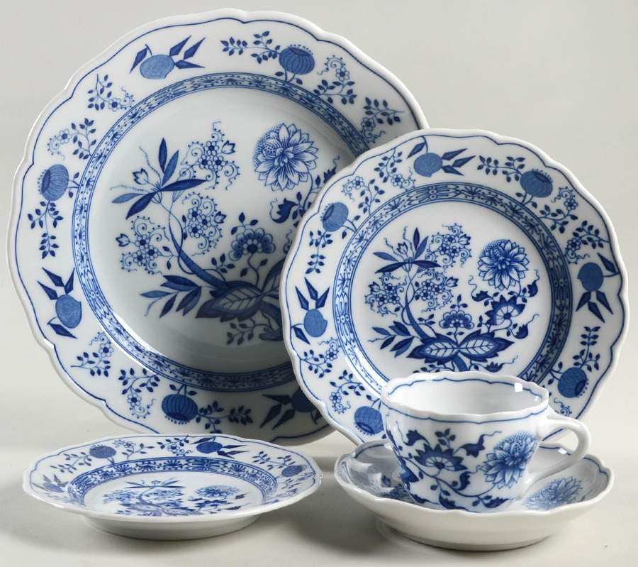Blue Onion 40 Piece Estate Set by Hutschenreuther-1
